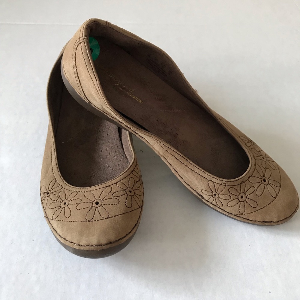 Natural soul by Naturalizer  suede ballet flats 8